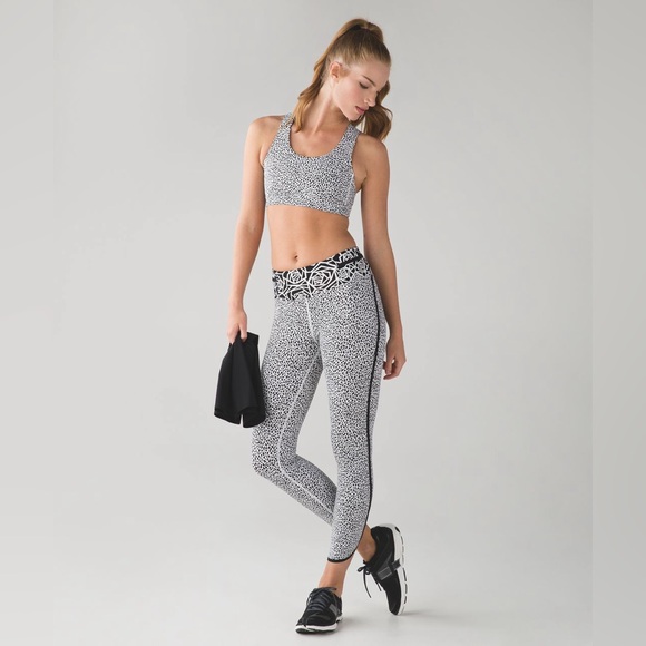 LULULEMON Real Quick Tight Miss Mosaic White/Posey Black White Size 6 - Picture 1 of 12